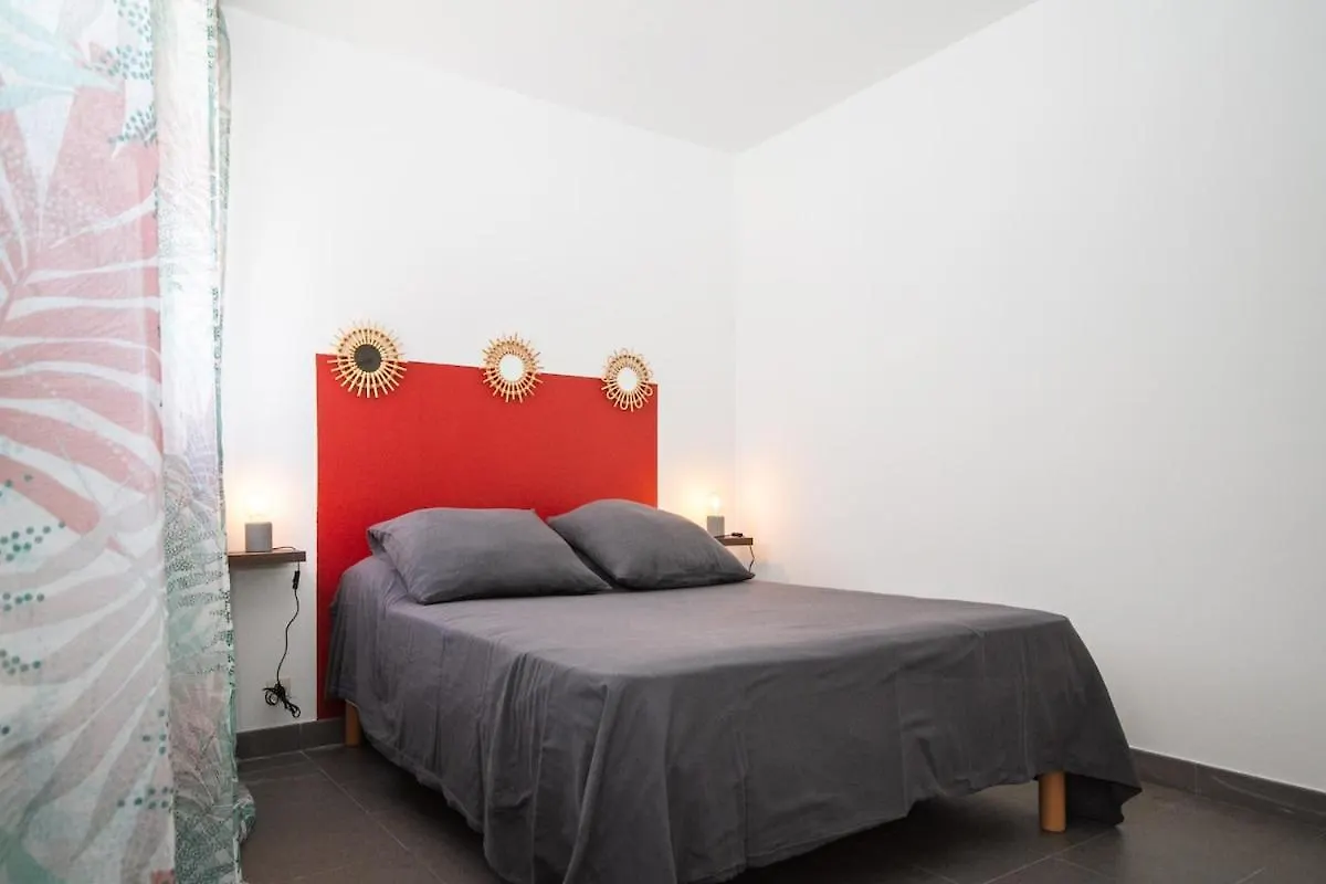 T2 Dernier Etage Avec Terrasse 5 Min De La Mer Nice 0*,  France