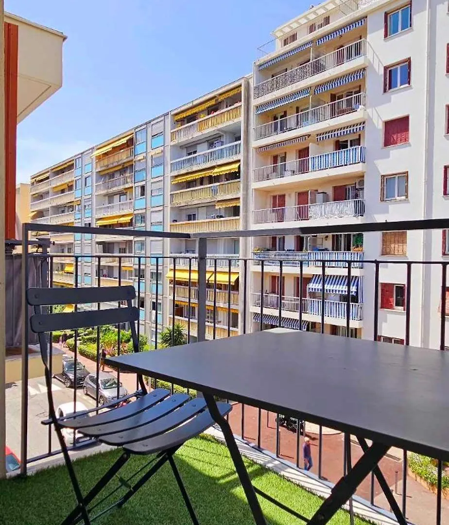 T2 Dernier Etage Avec Terrasse 5 Min De La Mer Nicea 0*,  Francja